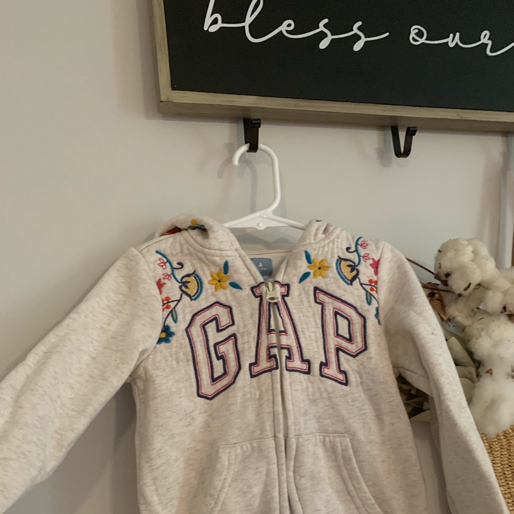 Baby gap hoodie  size 4